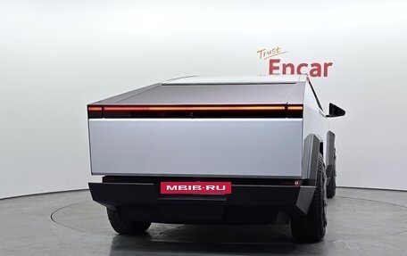 Tesla Cybertruck, 2024 год, 14 820 000 рублей, 4 фотография