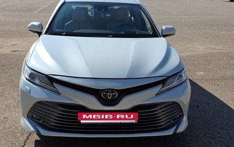 Toyota Camry, 2019 год, 3 750 000 рублей, 5 фотография