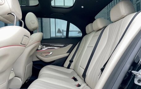 Mercedes-Benz E-Класс, 2019 год, 3 700 000 рублей, 18 фотография