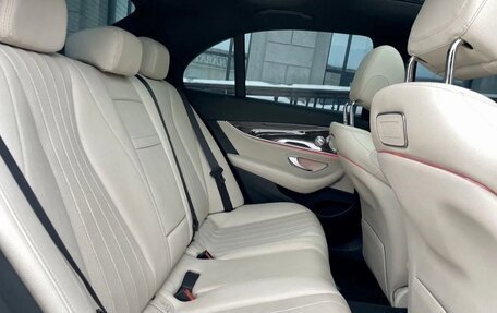 Mercedes-Benz E-Класс, 2019 год, 3 700 000 рублей, 22 фотография