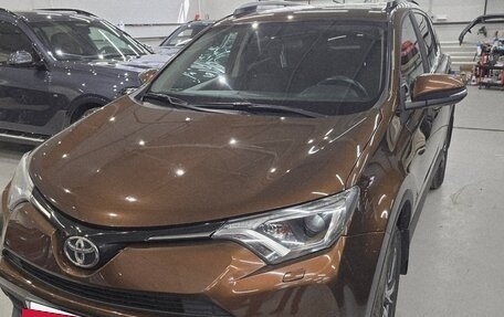 Toyota RAV4, 2017 год, 2 200 000 рублей, 2 фотография