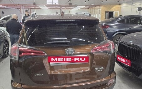 Toyota RAV4, 2017 год, 2 200 000 рублей, 3 фотография