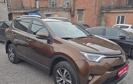 Toyota RAV4, 2017 год, 2 200 000 рублей, 4 фотография
