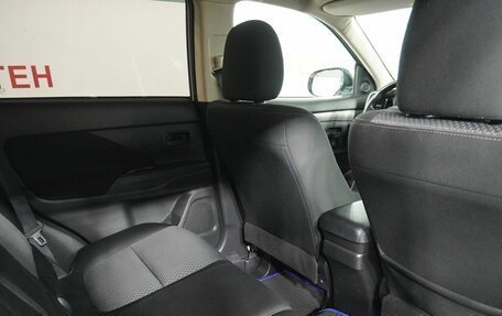 Mitsubishi Outlander III рестайлинг 3, 2018 год, 1 880 000 рублей, 11 фотография