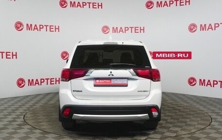 Mitsubishi Outlander III рестайлинг 3, 2018 год, 1 880 000 рублей, 6 фотография