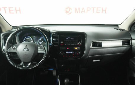 Mitsubishi Outlander III рестайлинг 3, 2018 год, 1 880 000 рублей, 15 фотография