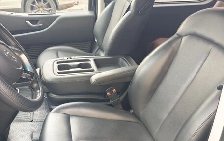 Hyundai Staria, 2021 год, 4 490 000 рублей, 5 фотография