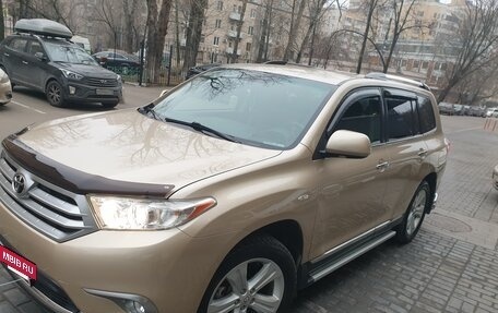 Toyota Highlander III, 2011 год, 2 400 000 рублей, 4 фотография