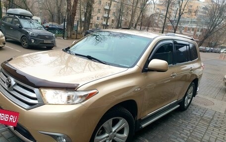 Toyota Highlander III, 2011 год, 2 400 000 рублей, 2 фотография