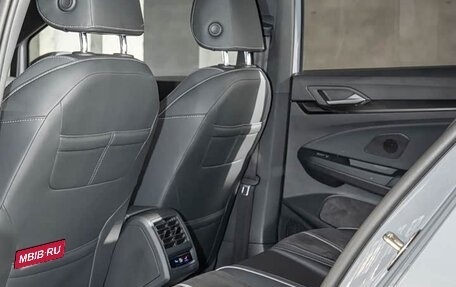 Volkswagen Golf VIII, 2023 год, 1 800 000 рублей, 13 фотография