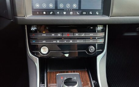 Jaguar XF II, 2017 год, 2 950 000 рублей, 10 фотография