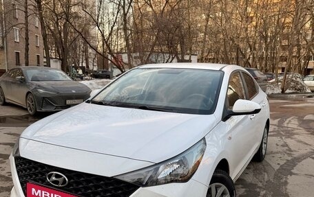 Hyundai Solaris II рестайлинг, 2021 год, 1 495 000 рублей, 1 фотография