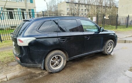 Mitsubishi Outlander III рестайлинг 3, 2013 год, 1 350 000 рублей, 1 фотография
