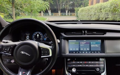 Jaguar XF II, 2017 год, 2 950 000 рублей, 11 фотография