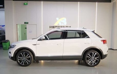 Volkswagen T-Roc I, 2022 год, 1 690 000 рублей, 4 фотография