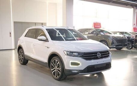 Volkswagen T-Roc I, 2022 год, 1 690 000 рублей, 2 фотография