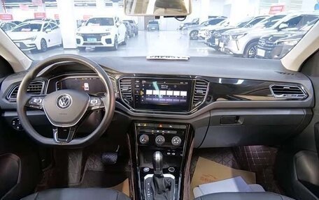 Volkswagen T-Roc I, 2022 год, 1 690 000 рублей, 10 фотография