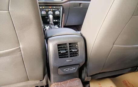 Volkswagen T-Roc I, 2022 год, 1 690 000 рублей, 17 фотография