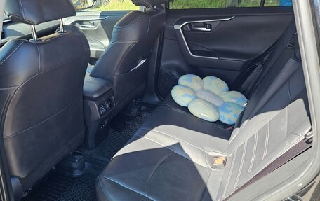 Toyota RAV4, 2021 год, 3 050 000 рублей, 7 фотография