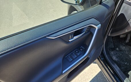 Toyota RAV4, 2021 год, 3 050 000 рублей, 10 фотография