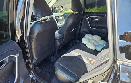 Toyota RAV4, 2021 год, 3 050 000 рублей, 8 фотография