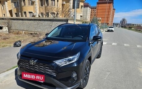 Toyota RAV4, 2021 год, 3 050 000 рублей, 2 фотография