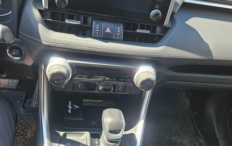 Toyota RAV4, 2021 год, 3 050 000 рублей, 15 фотография