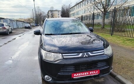 Mitsubishi Outlander III рестайлинг 3, 2013 год, 1 350 000 рублей, 2 фотография