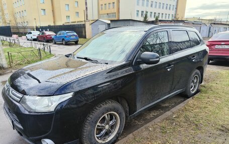 Mitsubishi Outlander III рестайлинг 3, 2013 год, 1 350 000 рублей, 4 фотография