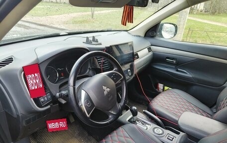 Mitsubishi Outlander III рестайлинг 3, 2013 год, 1 350 000 рублей, 7 фотография