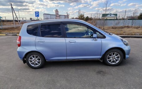 Honda Fit III, 2001 год, 550 000 рублей, 4 фотография