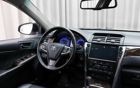 Toyota Camry, 2017 год, 2 249 000 рублей, 7 фотография