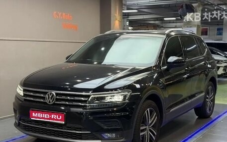 Volkswagen Tiguan II, 2021 год, 2 385 000 рублей, 1 фотография