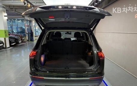 Volkswagen Tiguan II, 2021 год, 2 385 000 рублей, 4 фотография