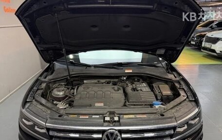 Volkswagen Tiguan II, 2021 год, 2 385 000 рублей, 6 фотография