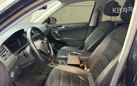 Volkswagen Tiguan II, 2021 год, 2 385 000 рублей, 10 фотография