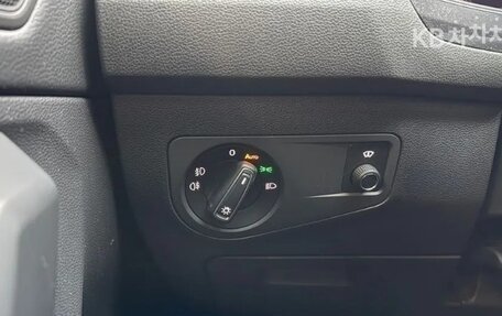 Volkswagen Tiguan II, 2021 год, 2 385 000 рублей, 14 фотография