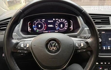 Volkswagen Tiguan II, 2021 год, 2 385 000 рублей, 17 фотография