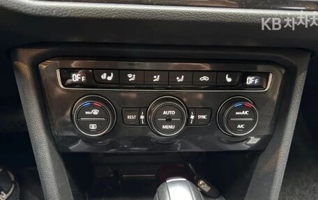 Volkswagen Tiguan II, 2021 год, 2 385 000 рублей, 15 фотография