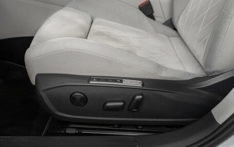 Volkswagen Golf VIII, 2020 год, 3 250 000 рублей, 16 фотография