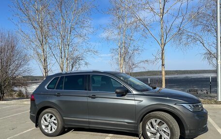 Volkswagen Tiguan II, 2021 год, 3 515 000 рублей, 3 фотография