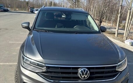 Volkswagen Tiguan II, 2021 год, 3 515 000 рублей, 2 фотография