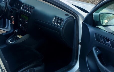 Volkswagen Jetta VI, 2012 год, 950 000 рублей, 4 фотография