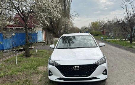 Hyundai Solaris II рестайлинг, 2022 год, 1 500 000 рублей, 2 фотография