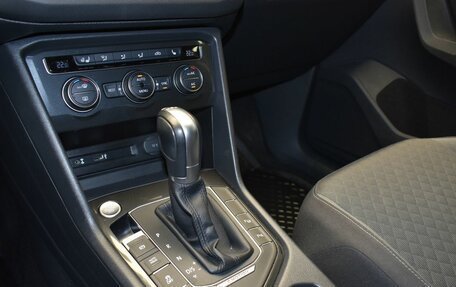 Volkswagen Tiguan II, 2017 год, 2 699 000 рублей, 21 фотография