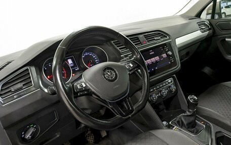 Volkswagen Tiguan II, 2020 год, 2 300 000 рублей, 13 фотография