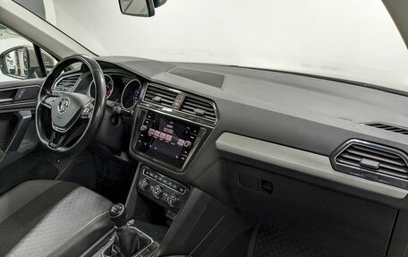 Volkswagen Tiguan II, 2020 год, 2 300 000 рублей, 20 фотография