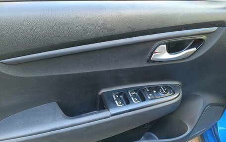 KIA Rio IV, 2018 год, 899 000 рублей, 15 фотография