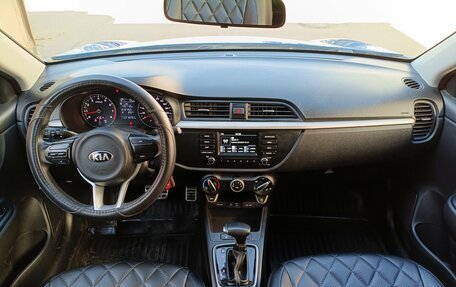 KIA Rio IV, 2018 год, 899 000 рублей, 13 фотография