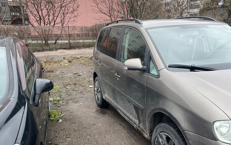 Volkswagen Touran III, 2005 год, 455 000 рублей, 4 фотография